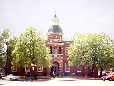 [color photograph of Anne Arundel County Courthouse]