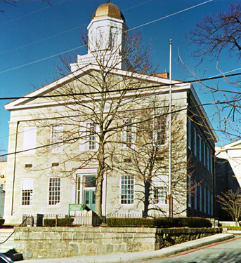 [color photograph of Howard County Courthouse]